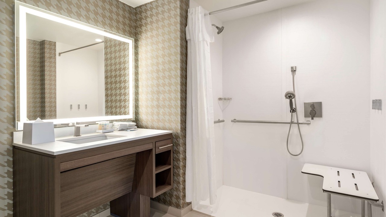 Photo of Bathroom in Warner Center