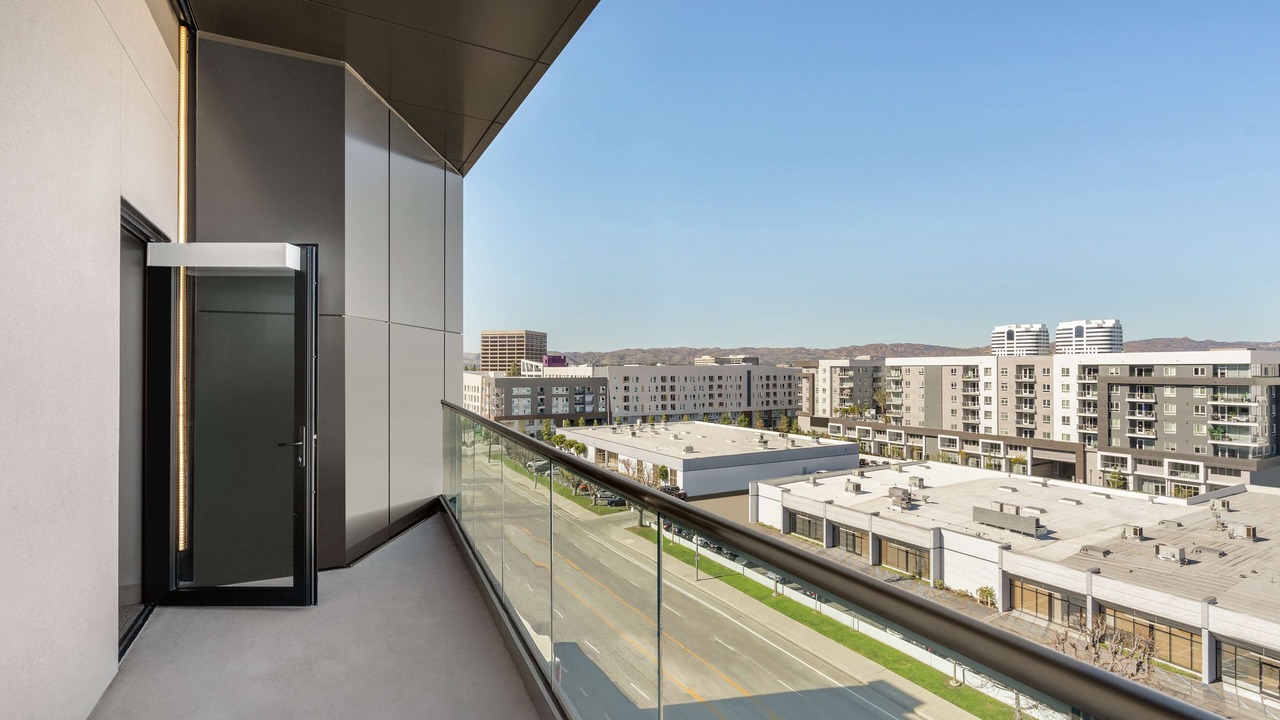 Photo of Patio Balcony in Warner Center