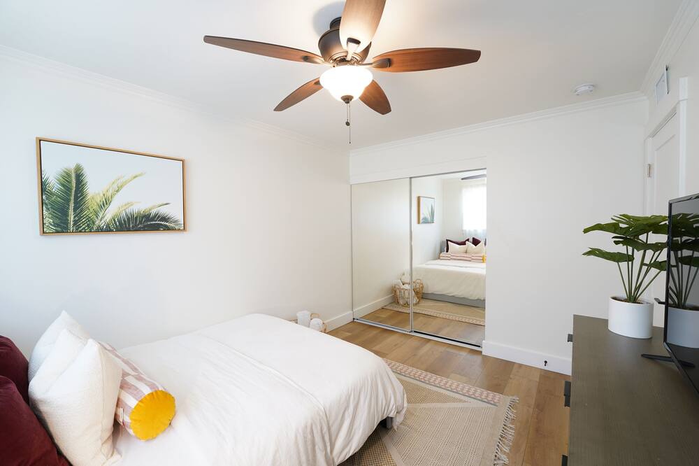 Photo of Bedroom in Costa Mesa