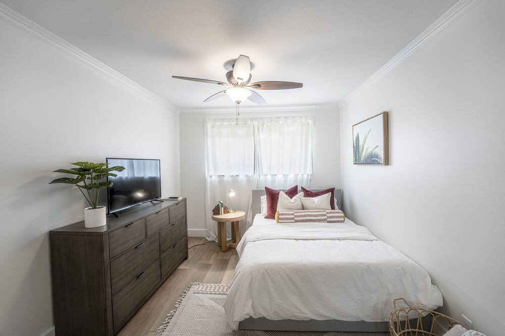 Photo of Bedroom in Costa Mesa