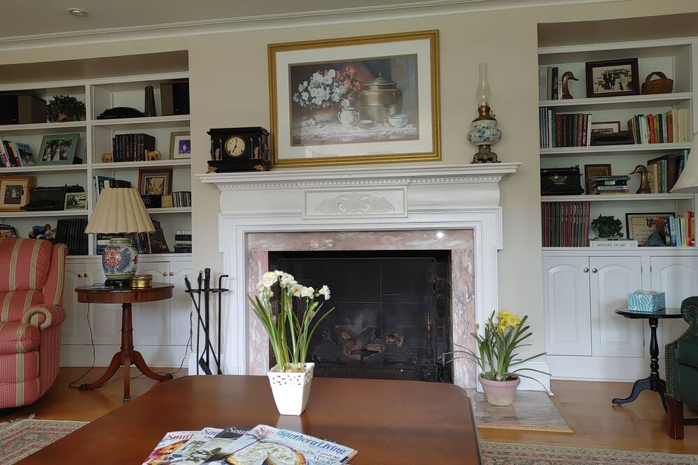 Photo of Livingroom in Emory