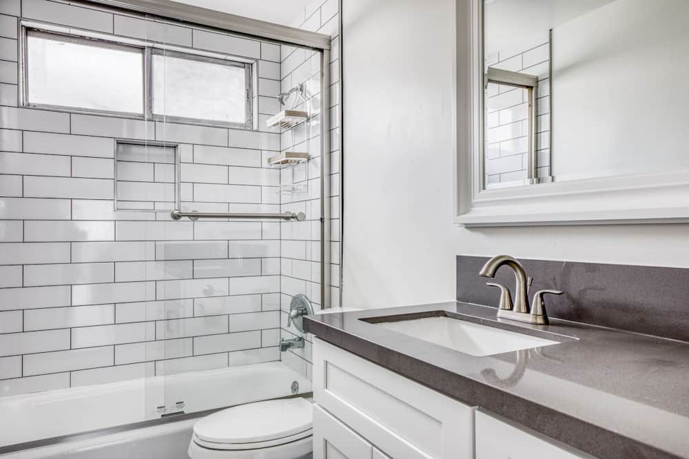 Photo of Bathroom in Valley Village
