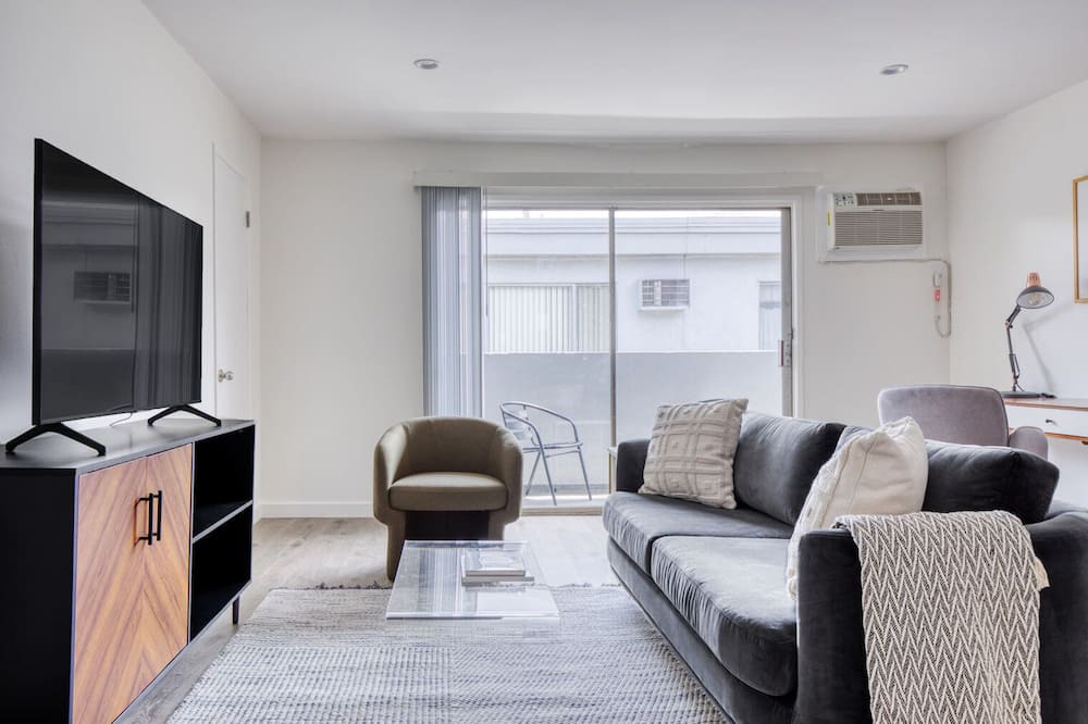 Photo of Livingroom in Valley Village