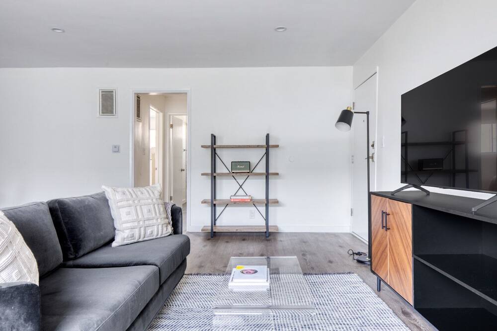 Photo of Livingroom in Valley Village
