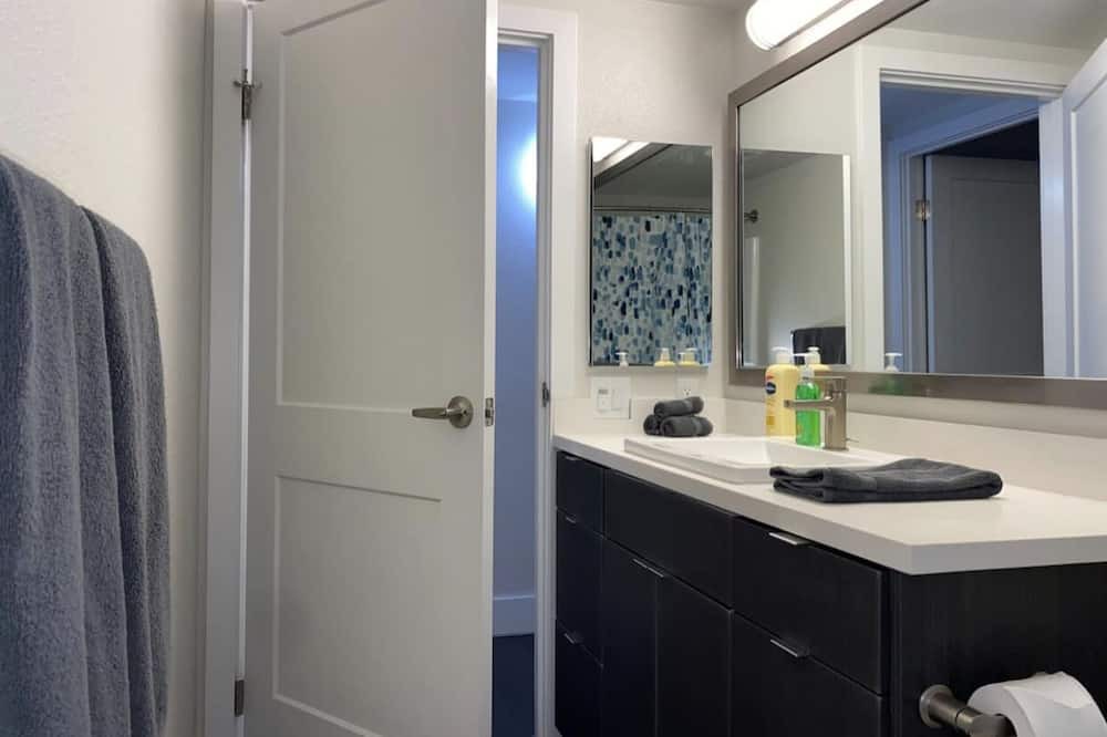 Photo of Bathroom in City West