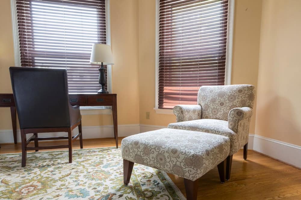 Photo of Bedroom in East Avenue