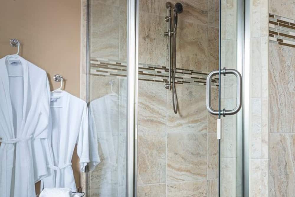 Photo of Bathroom in East Avenue