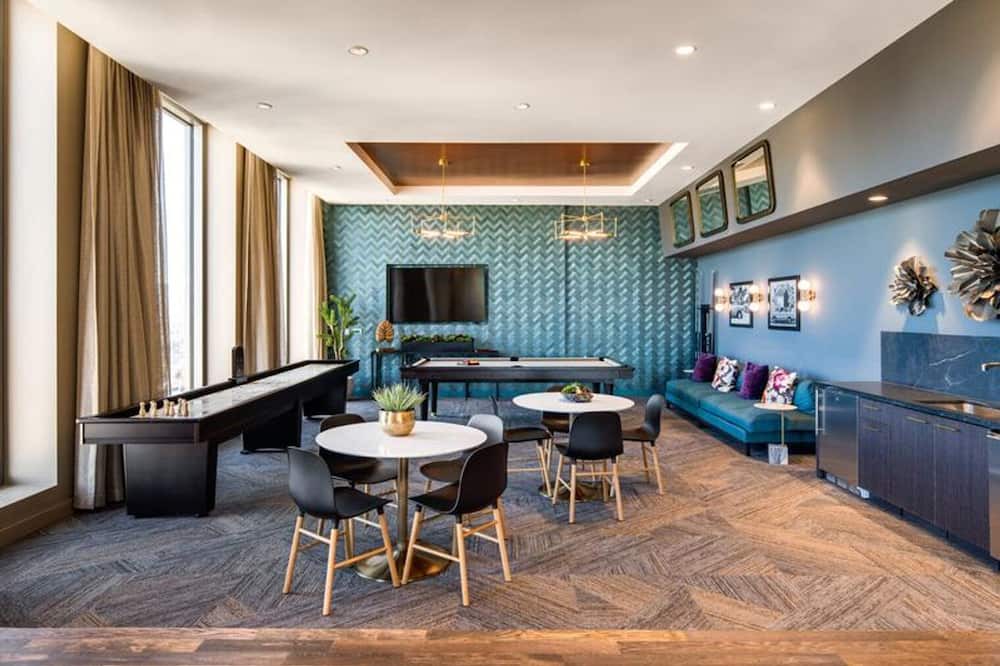 Photo of Livingroom in Downtown Oakland