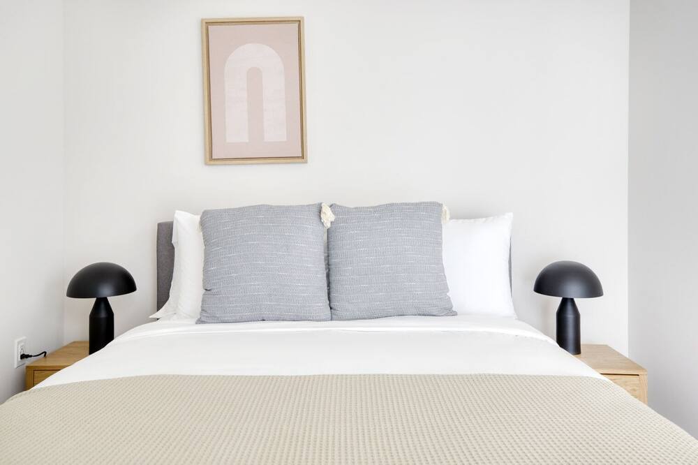 Photo of Bedroom in Downtown Oakland