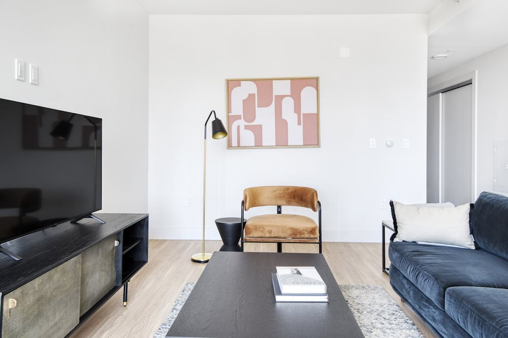 Photo of Livingroom in Downtown Oakland