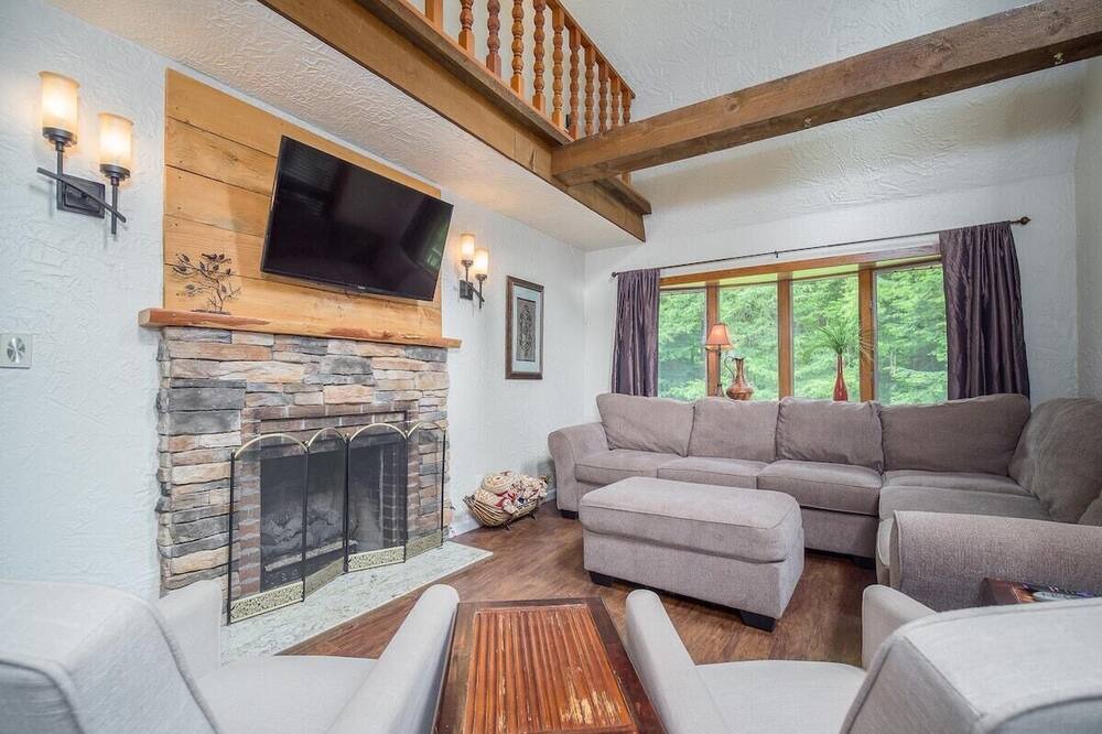 Photo of Livingroom in Findley Lake