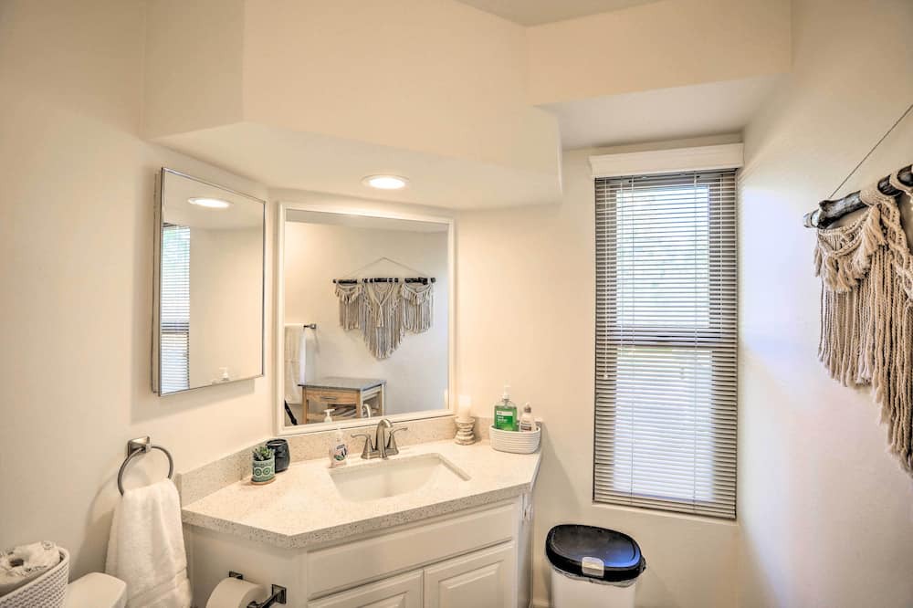 Photo of Bathroom in Callender