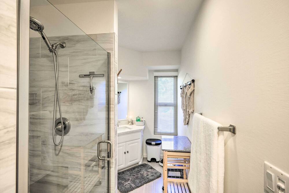 Photo of Bathroom in Callender