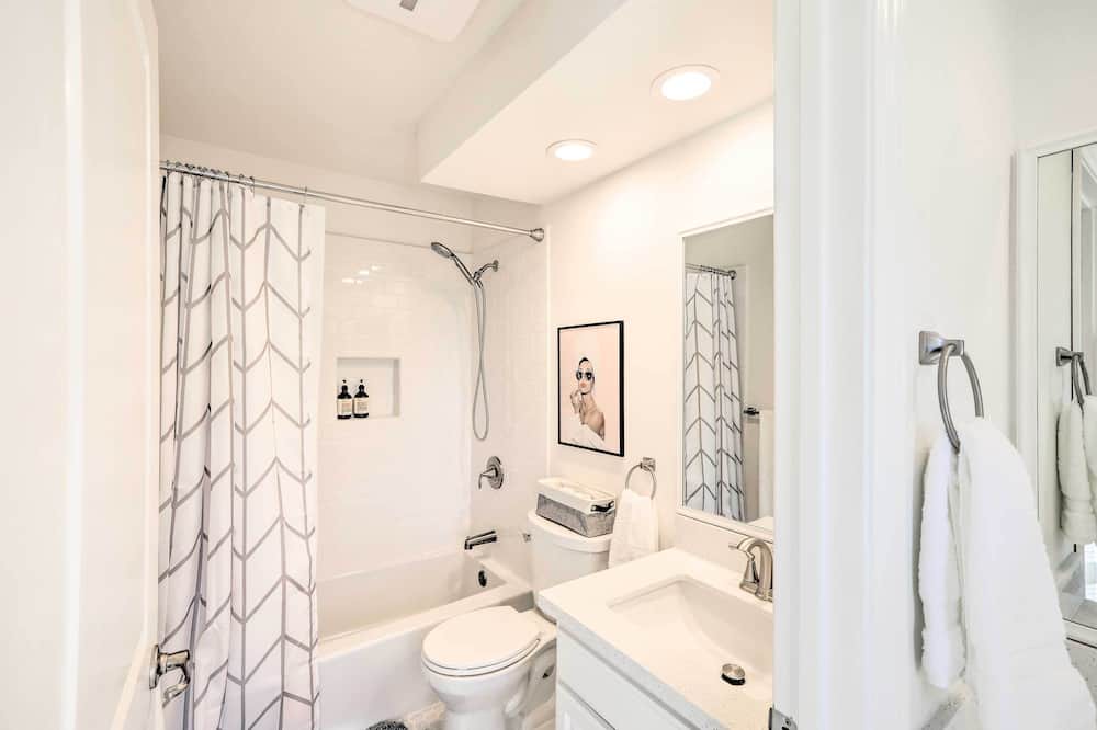 Photo of Bathroom in Callender