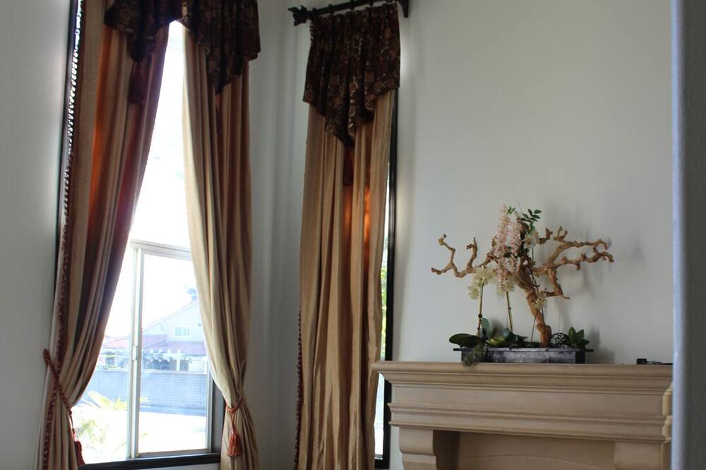 Photo of Livingroom in Fountain Valley