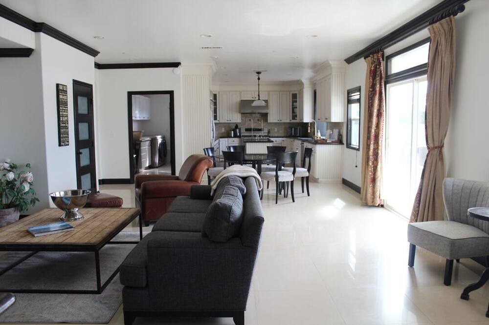 Photo of Livingroom in Fountain Valley