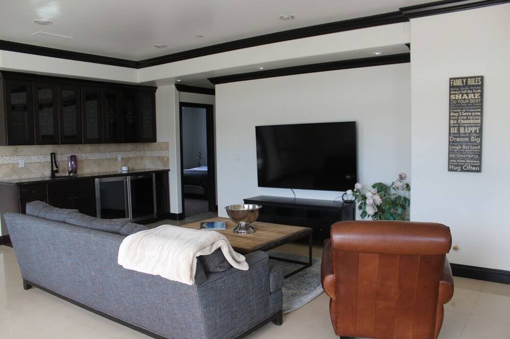 Photo of Livingroom in Fountain Valley