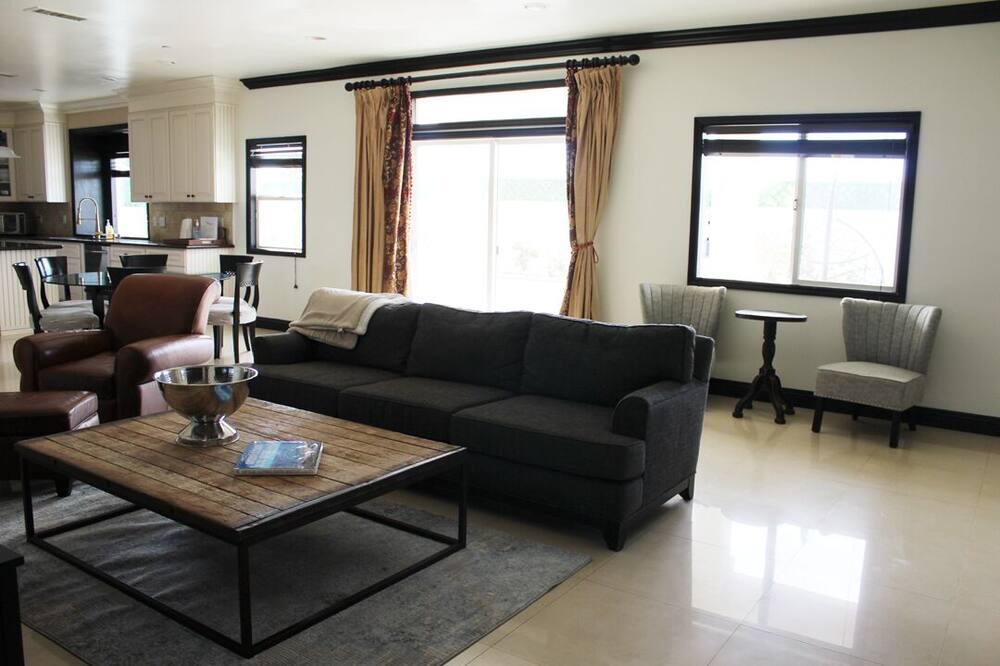 Photo of Livingroom in Fountain Valley