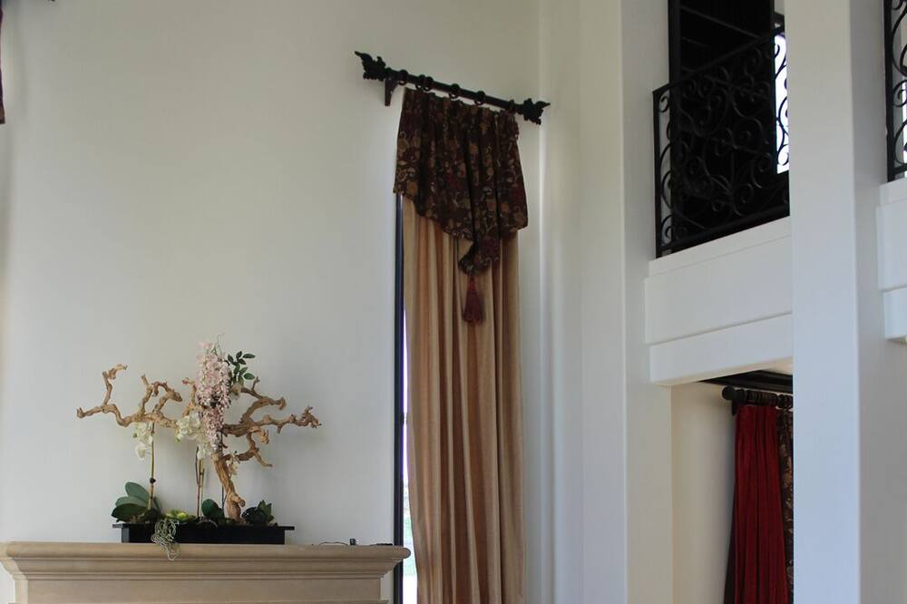Photo of Livingroom in Fountain Valley