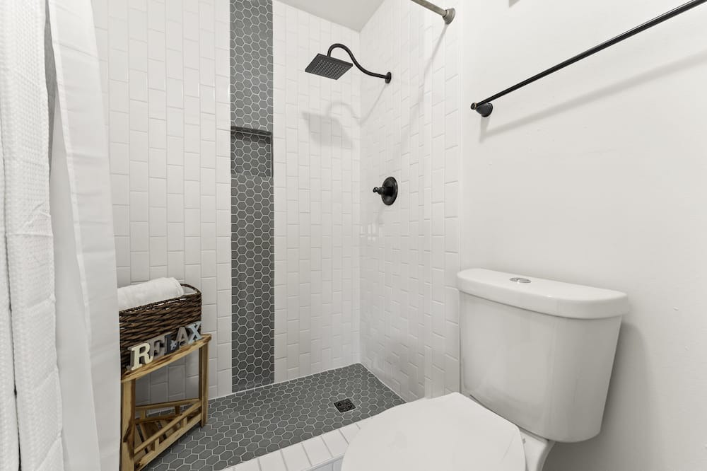 Photo of Bathroom in Myrtle Grove