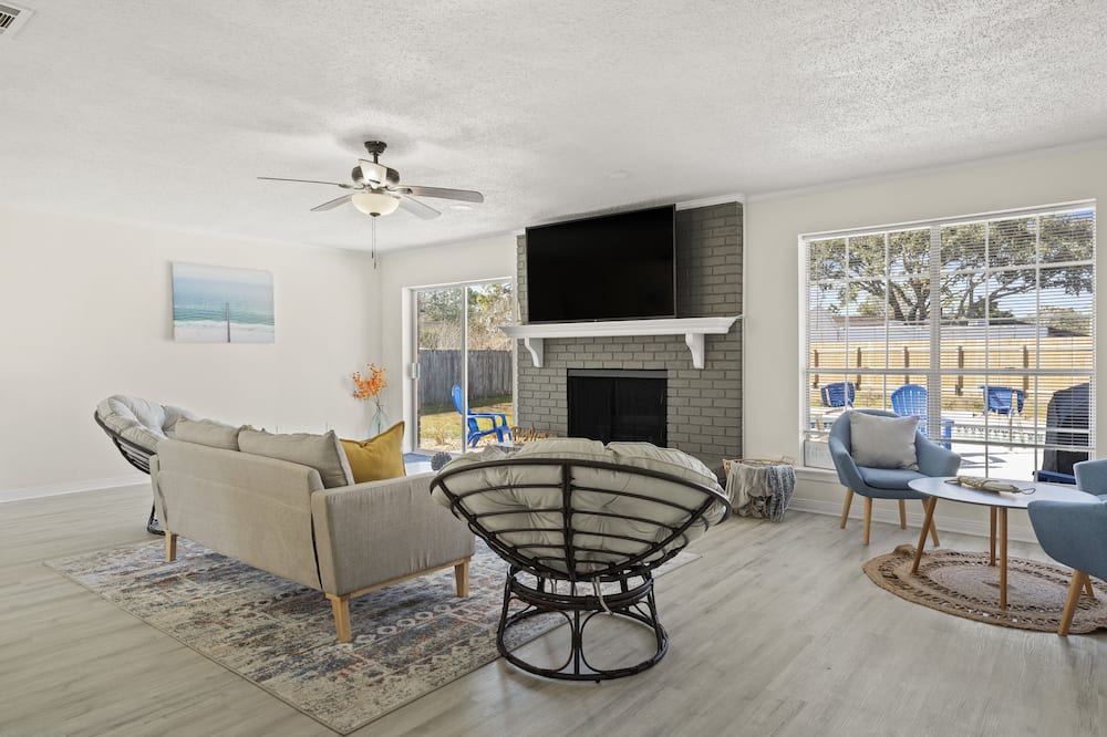 Photo of Livingroom in Myrtle Grove