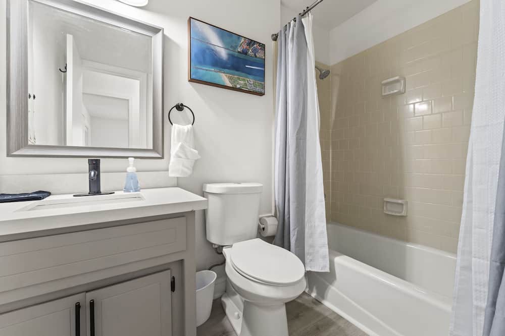Photo of Bathroom in Myrtle Grove