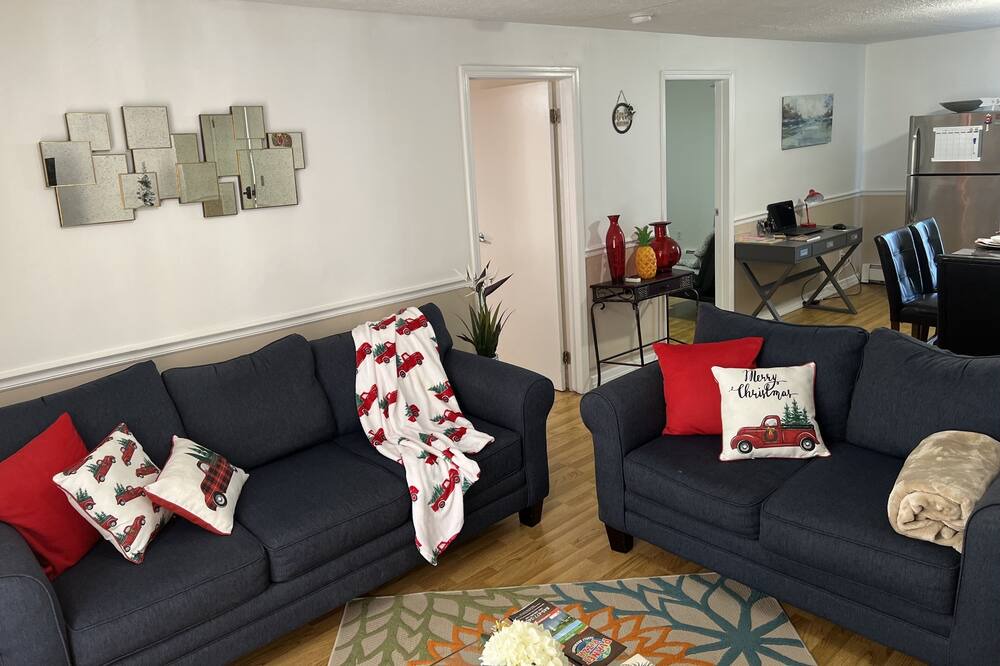 Photo of Livingroom in Monroe