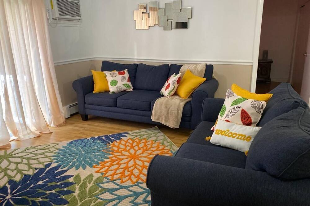 Photo of Livingroom in Monroe