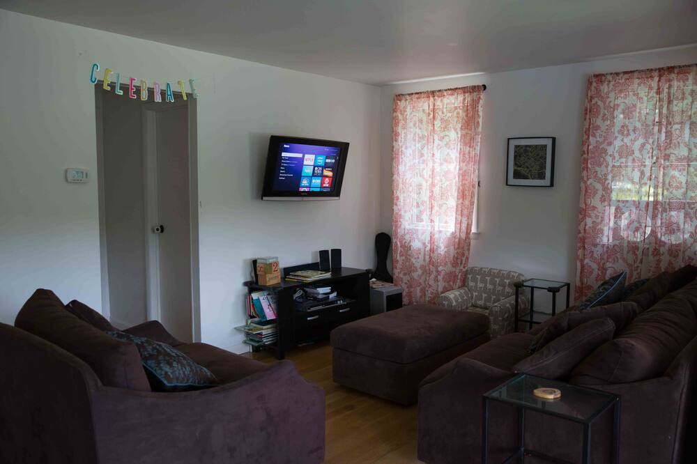 Photo of Livingroom in Putnam Valley