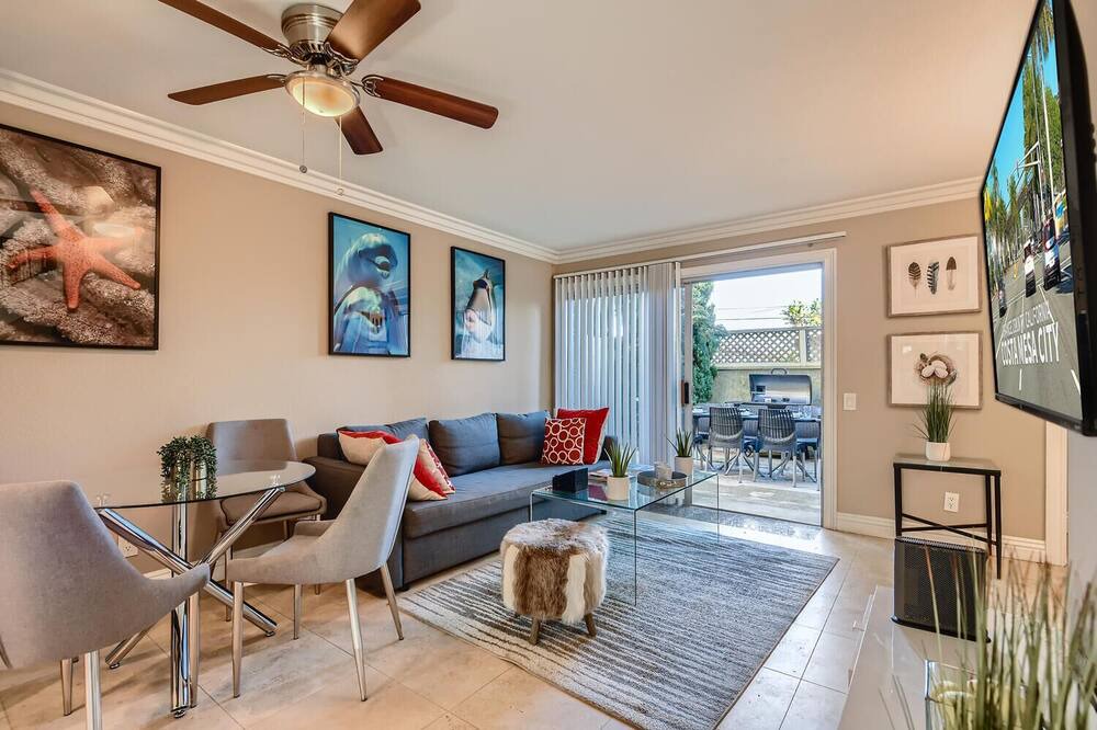 Photo of Livingroom in East Side Costa Mesa