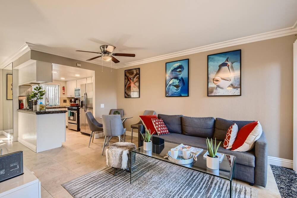 Photo of Livingroom in East Side Costa Mesa