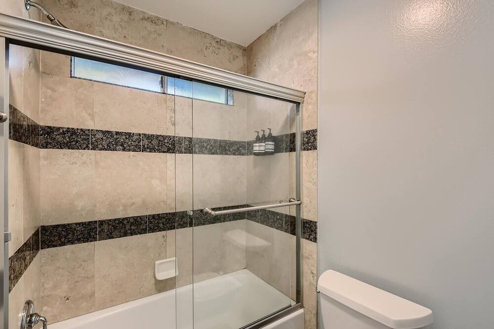 Photo of Bathroom in East Side Costa Mesa