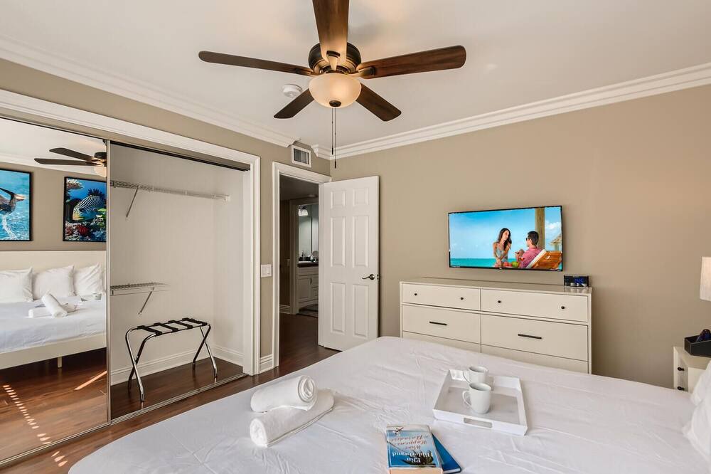 Photo of Bedroom in East Side Costa Mesa