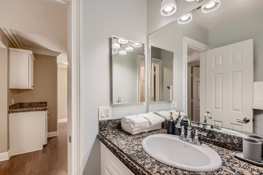 Photo of Bathroom in East Side Costa Mesa