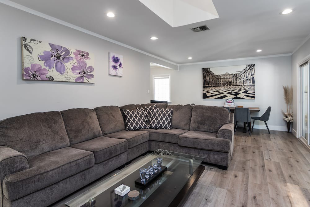 Photo of Livingroom in Winnetka