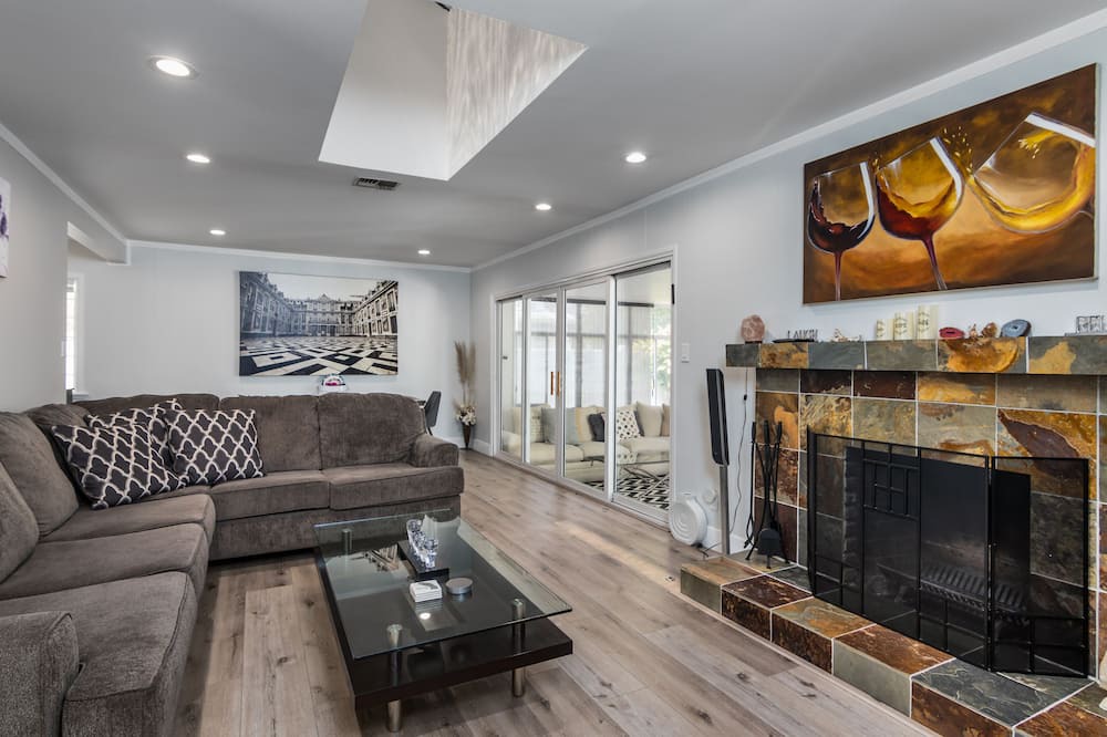 Photo of Livingroom in Winnetka
