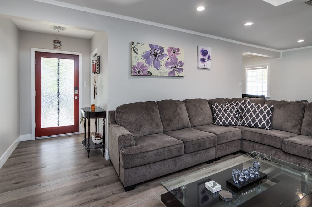 Photo of Livingroom in Winnetka