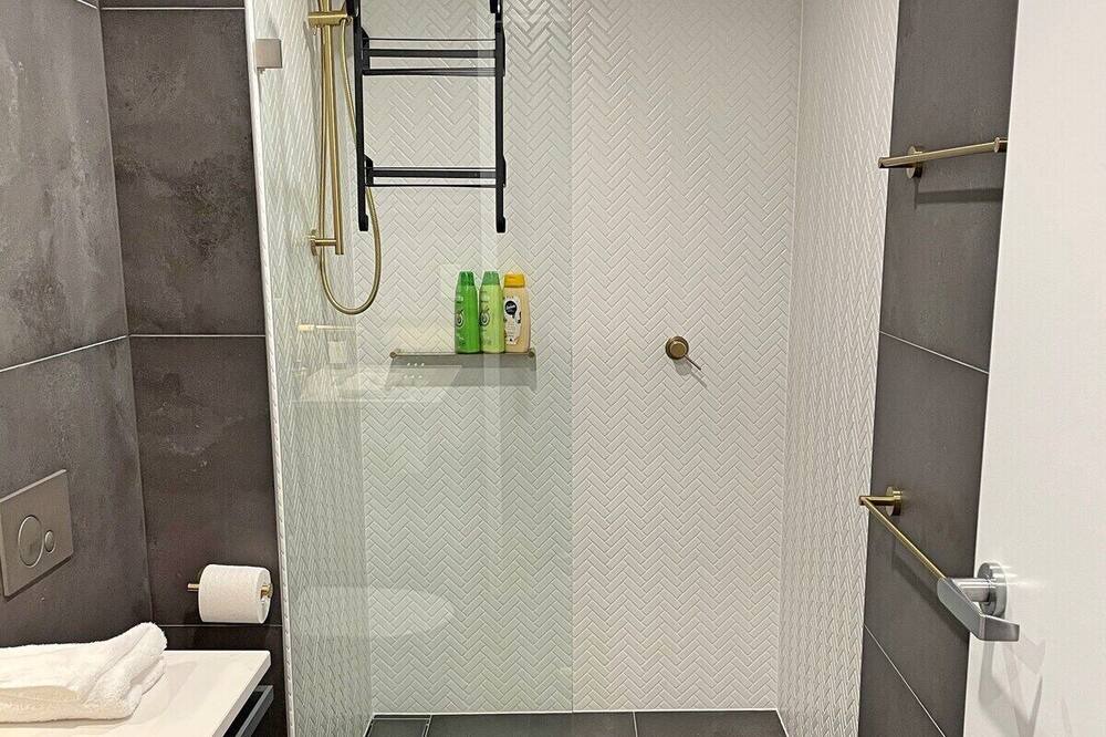 Photo of Bathroom in Reid