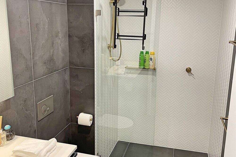 Photo of Bathroom in Reid