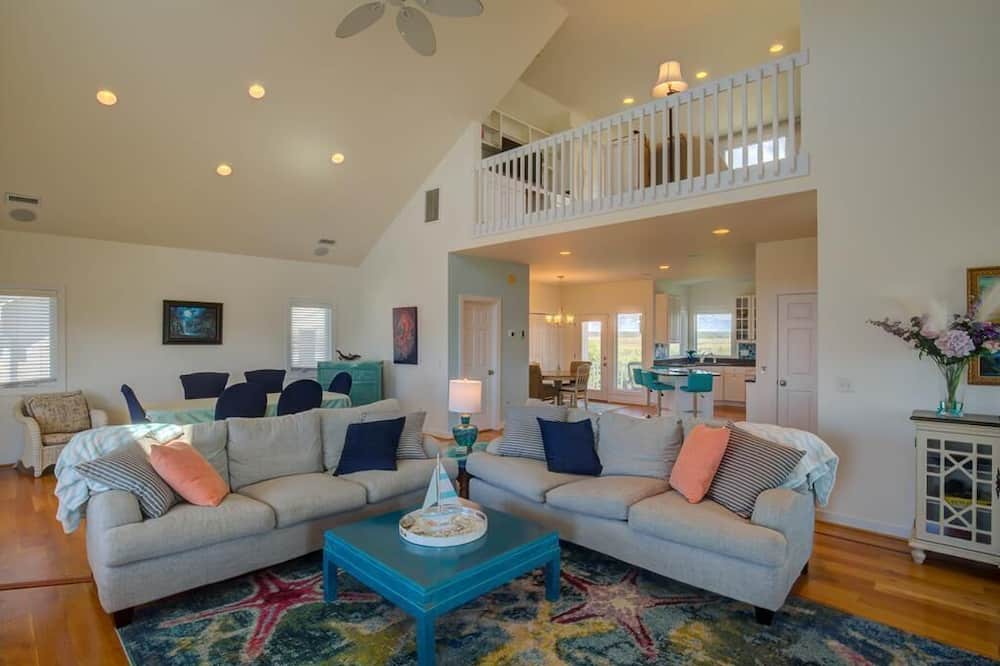 Photo of Livingroom in Village of Stump Sound