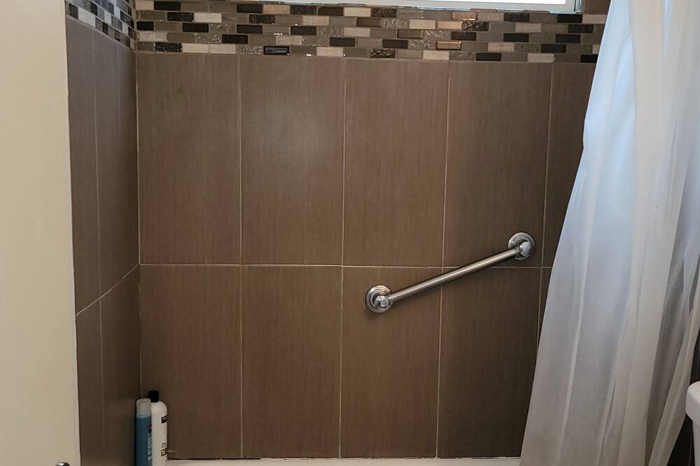 Photo of Bathroom in Garfield