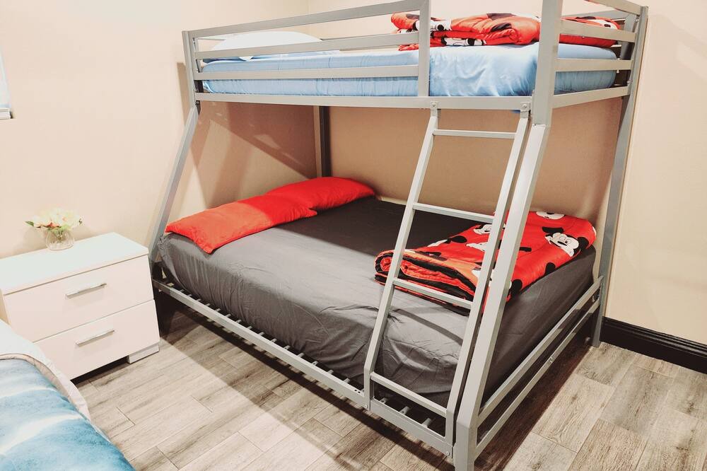 Photo of Bedroom in Garfield