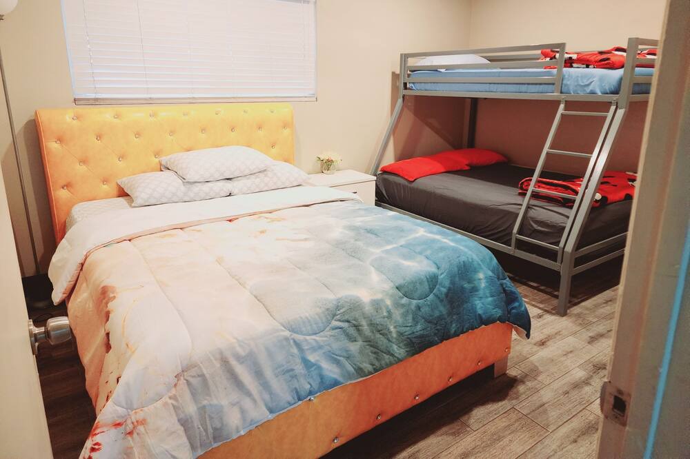 Photo of Bedroom in Garfield