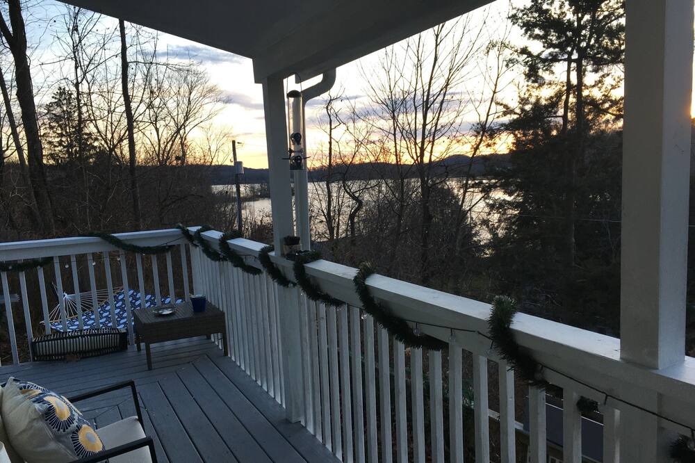 Photo of Patio Balcony in Putnam Lake