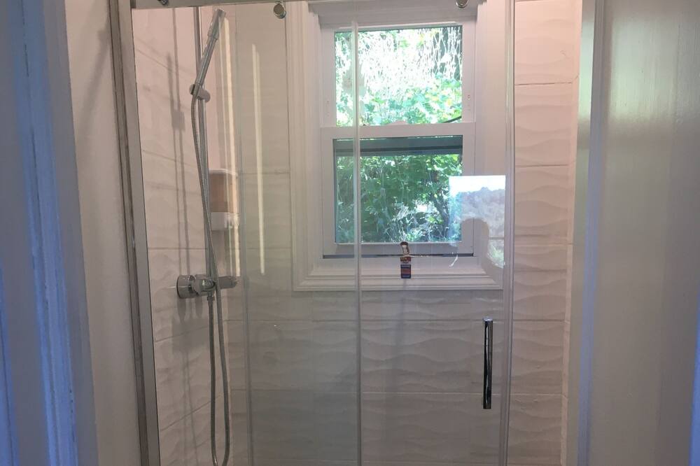 Photo of Bathroom in Putnam Lake