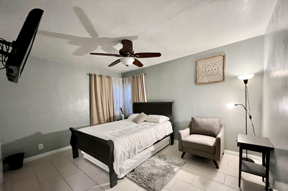 Photo of Bedroom in South Gate