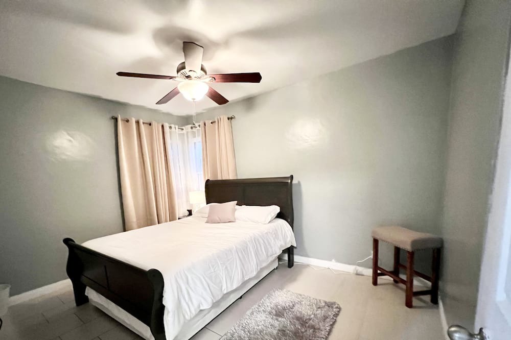 Photo of Bedroom in South Gate