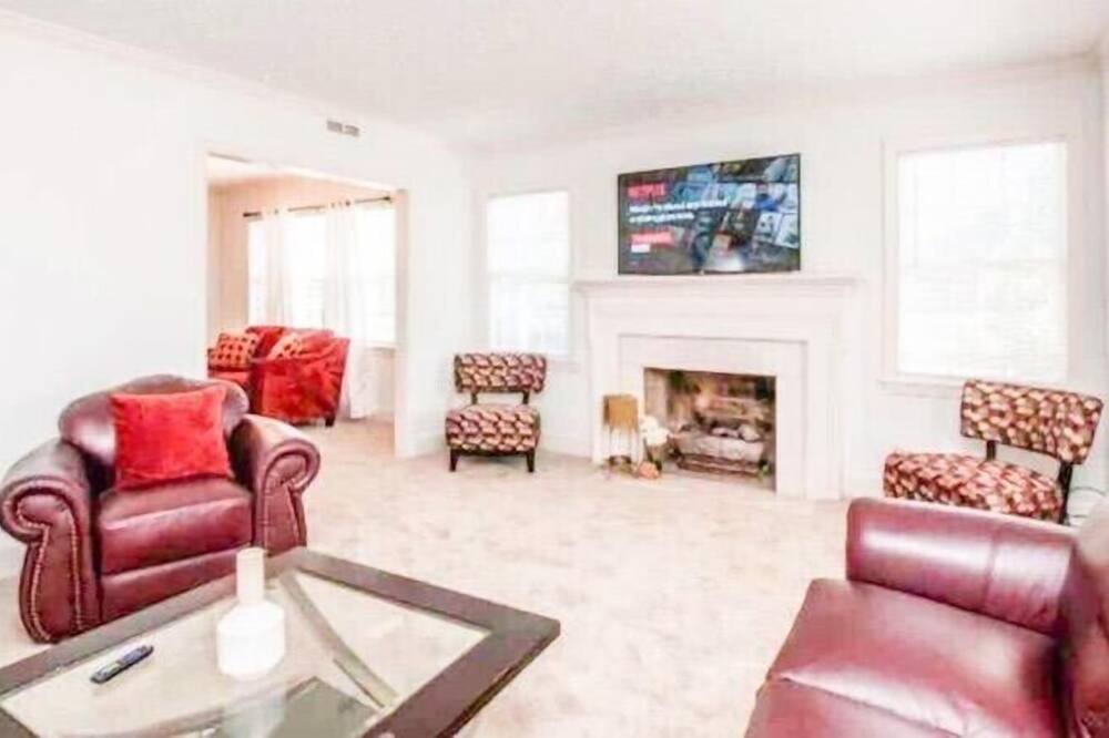 Photo of Livingroom in Montgomery