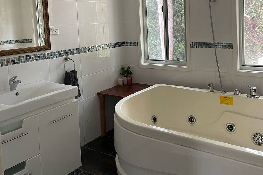 Photo of Bathroom in Coonarr