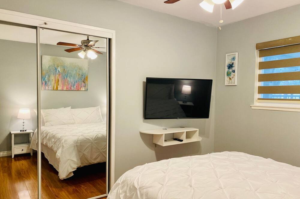 Photo of Bedroom in Fountain Valley